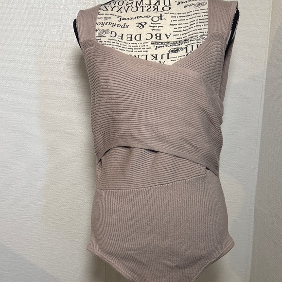 Abercrombie & Fitch Tops - Abercrombie & Fitch Ribbed Knit Top in Beige